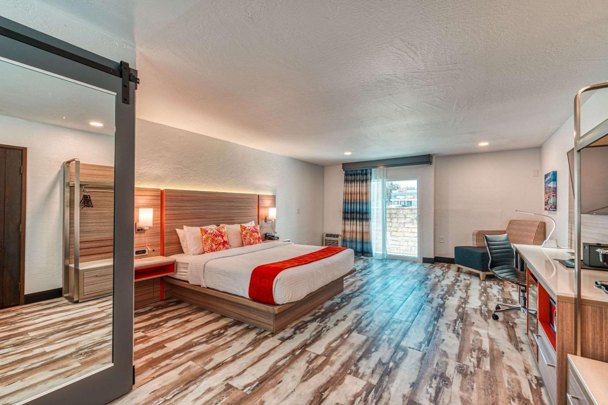 Casa Via Mar Inn, Ascend Hotel Collection Порт-Уэнеме Экстерьер фото