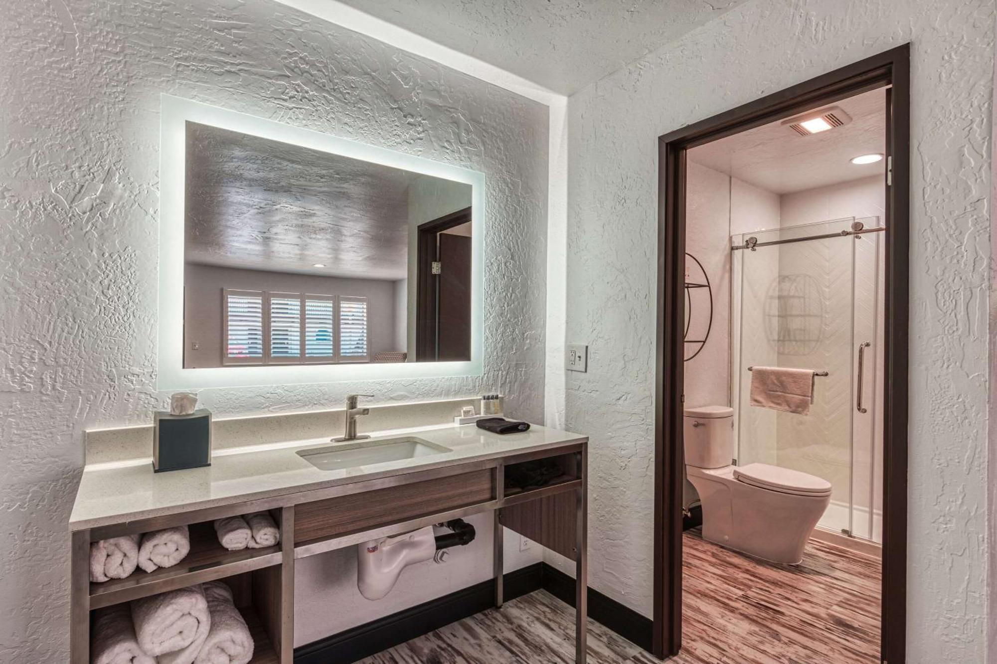 Casa Via Mar Inn, Ascend Hotel Collection Порт-Уэнеме Экстерьер фото