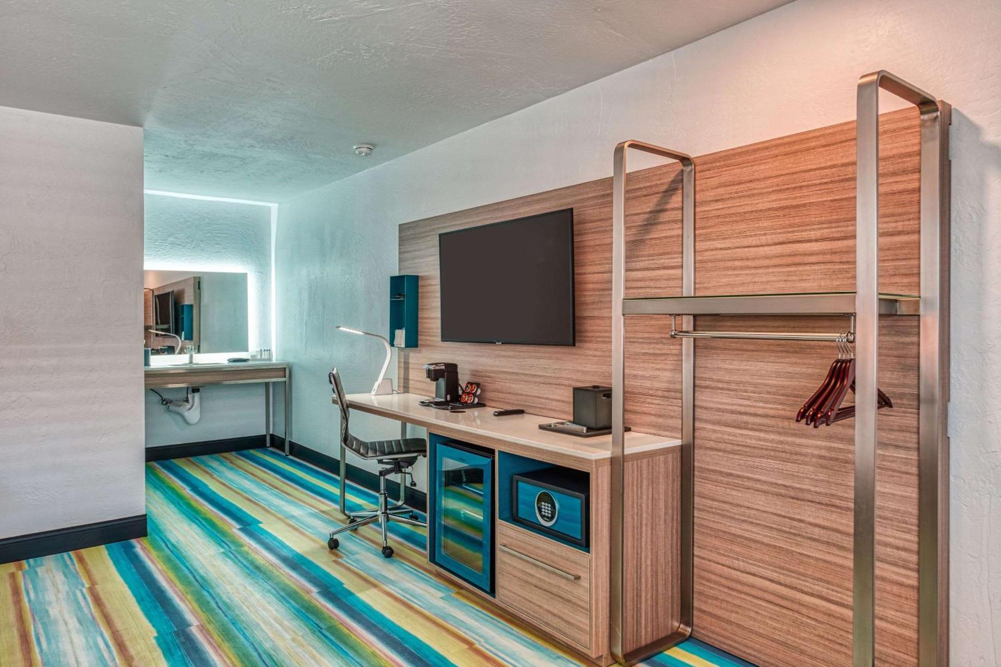 Casa Via Mar Inn, Ascend Hotel Collection Порт-Уэнеме Экстерьер фото