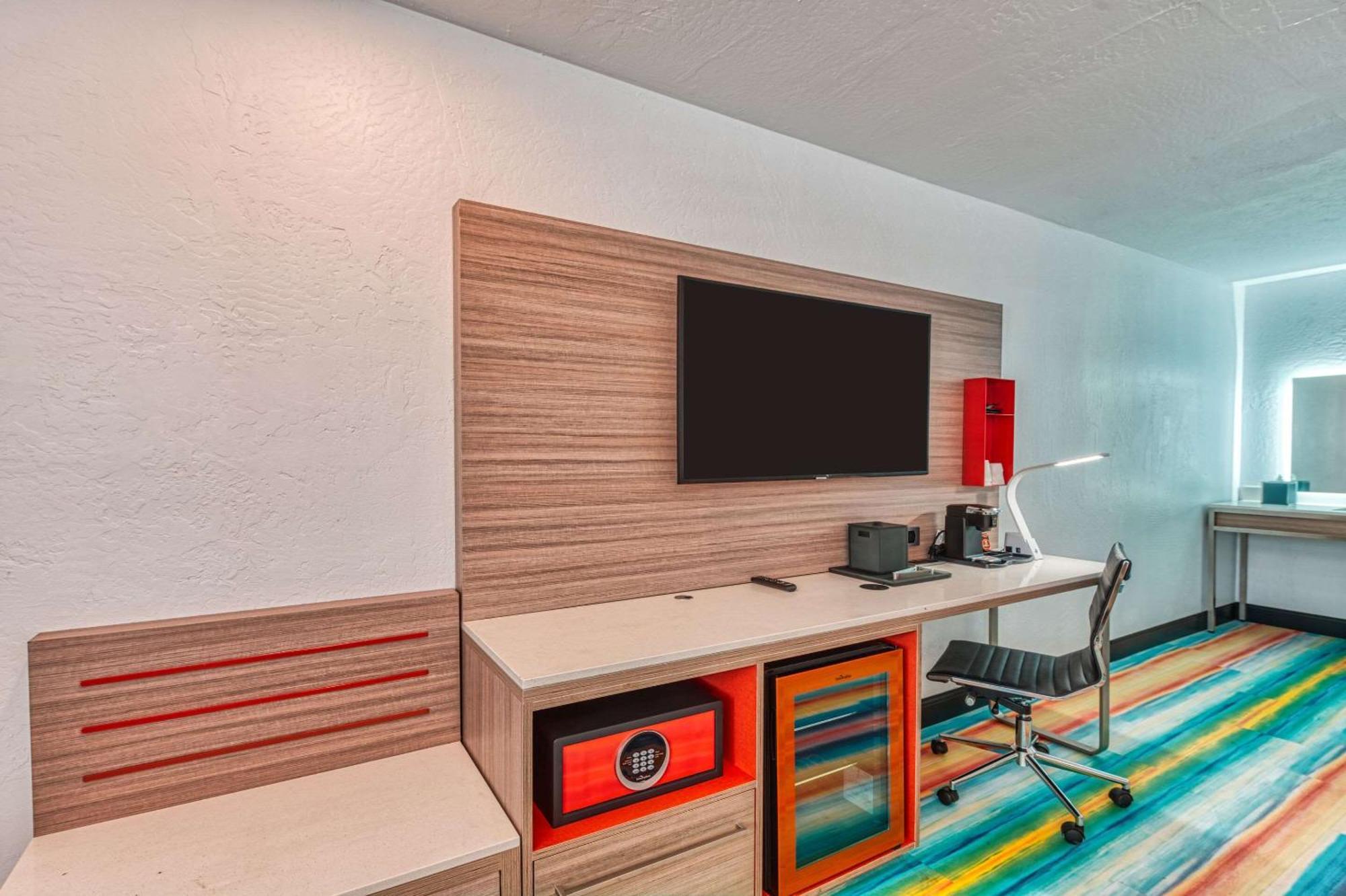 Casa Via Mar Inn, Ascend Hotel Collection Порт-Уэнеме Экстерьер фото